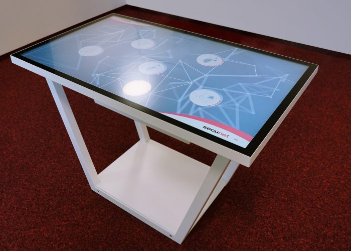 Multitouch table mobile metal frame