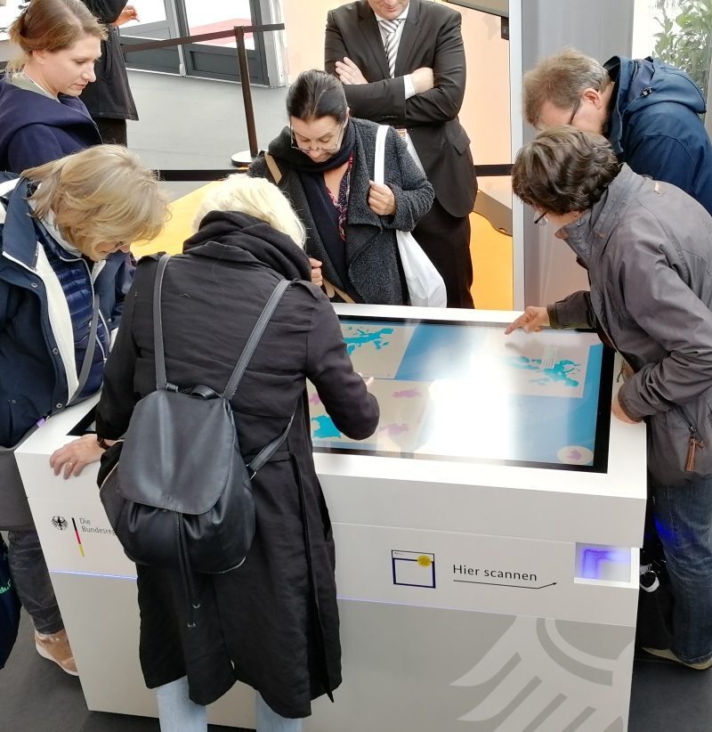 Multitouch scanner table of the Federal Government at the Day of German Unity 2018 in the Federal Chancellery