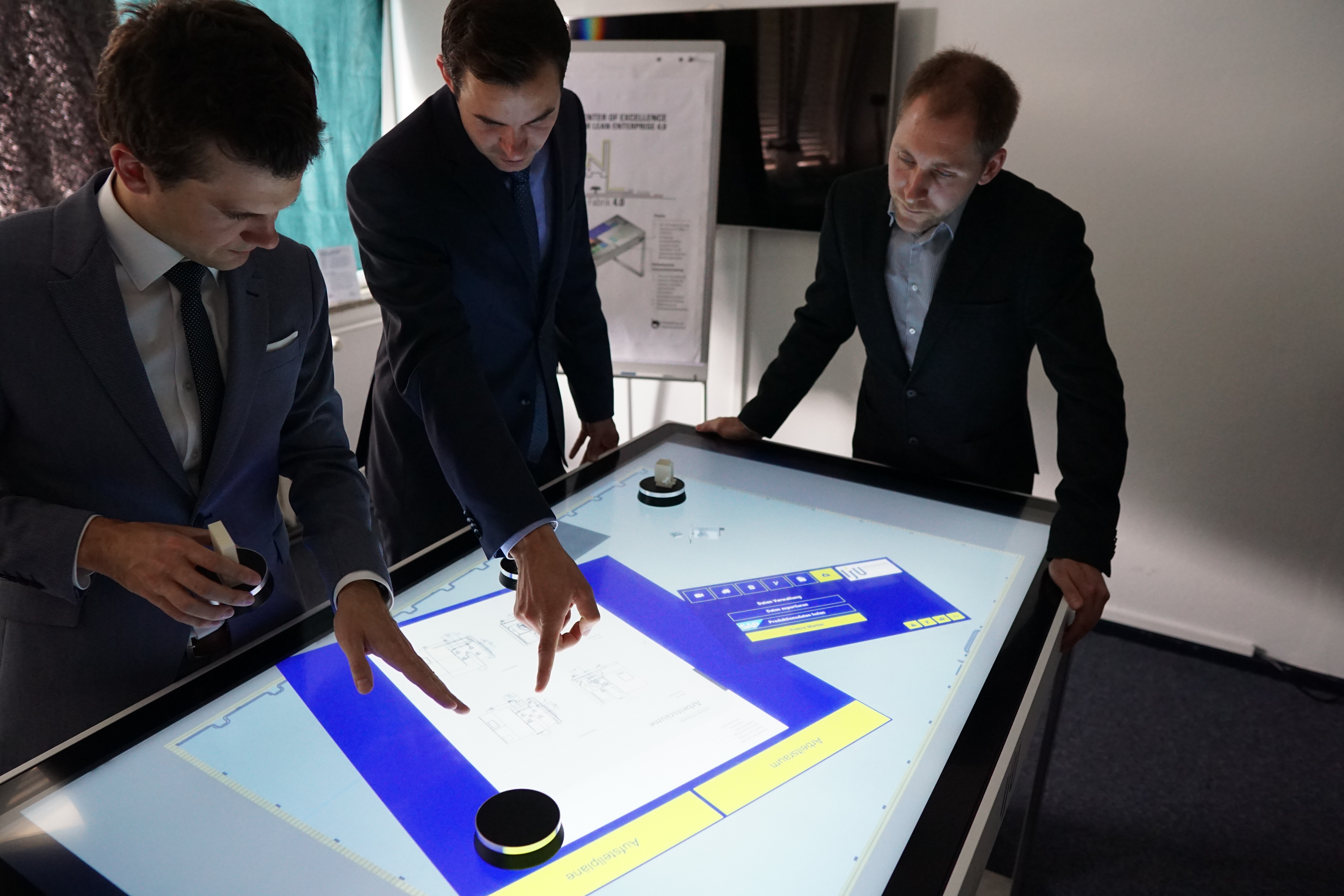 Collaborative multitouch software with capacitive markers