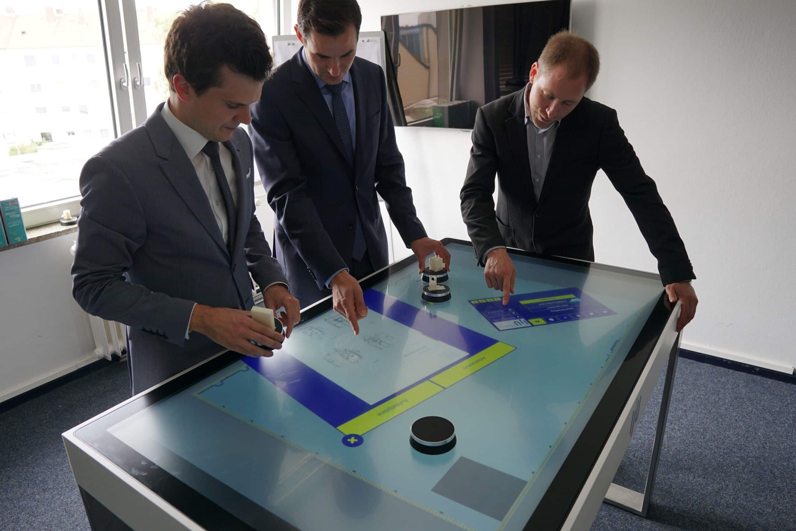 Multitouch Tisch interaktive Fabrikplanung