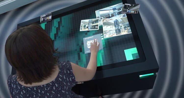 Personensensor –Multitouch Innovation für Messestände