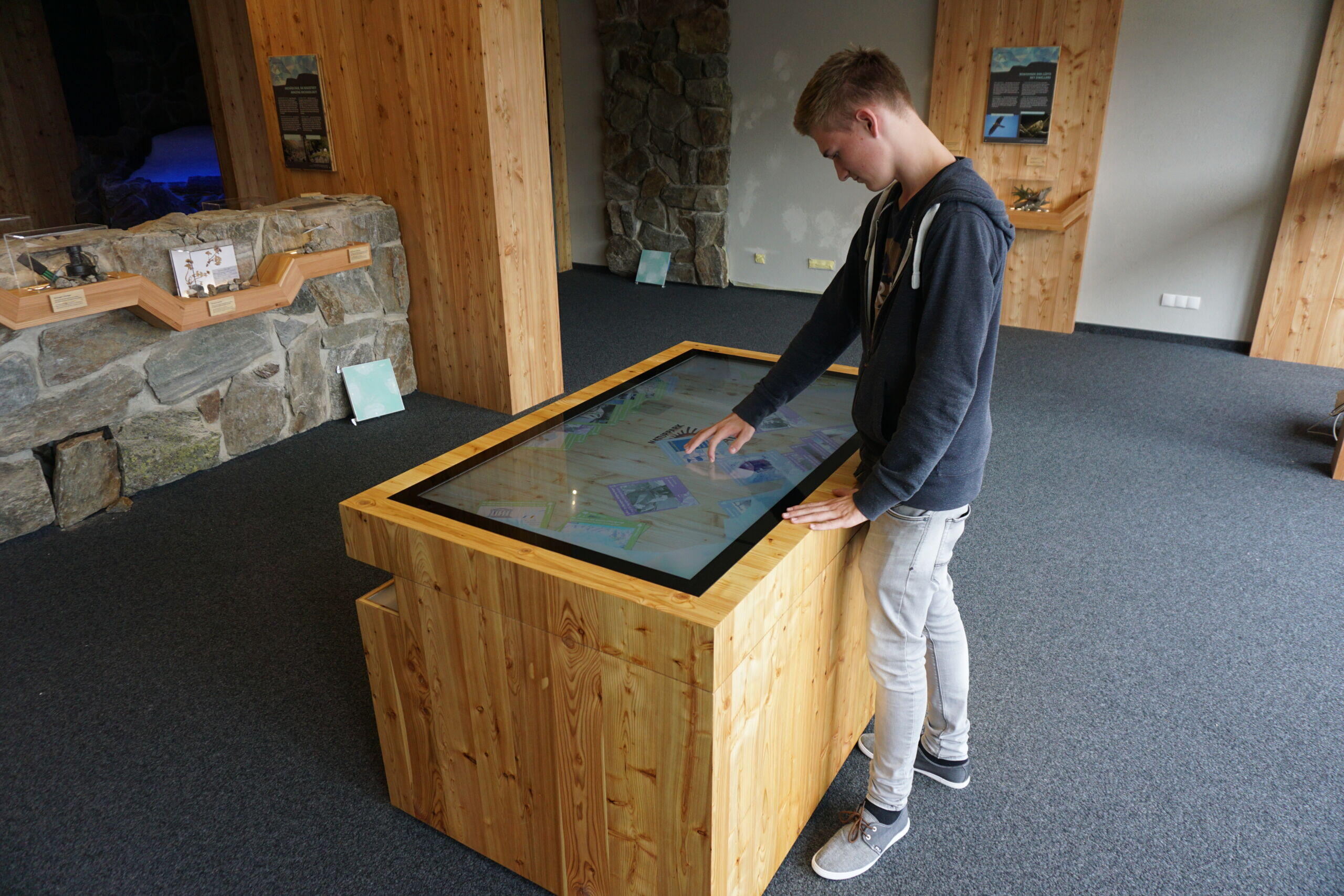 Multitouch scanner table at 2,670 metres in the Hohe Mut Alm in the Ötztal Nature Park ©Archive Naturpark Ötztal - Thomas Schmarda