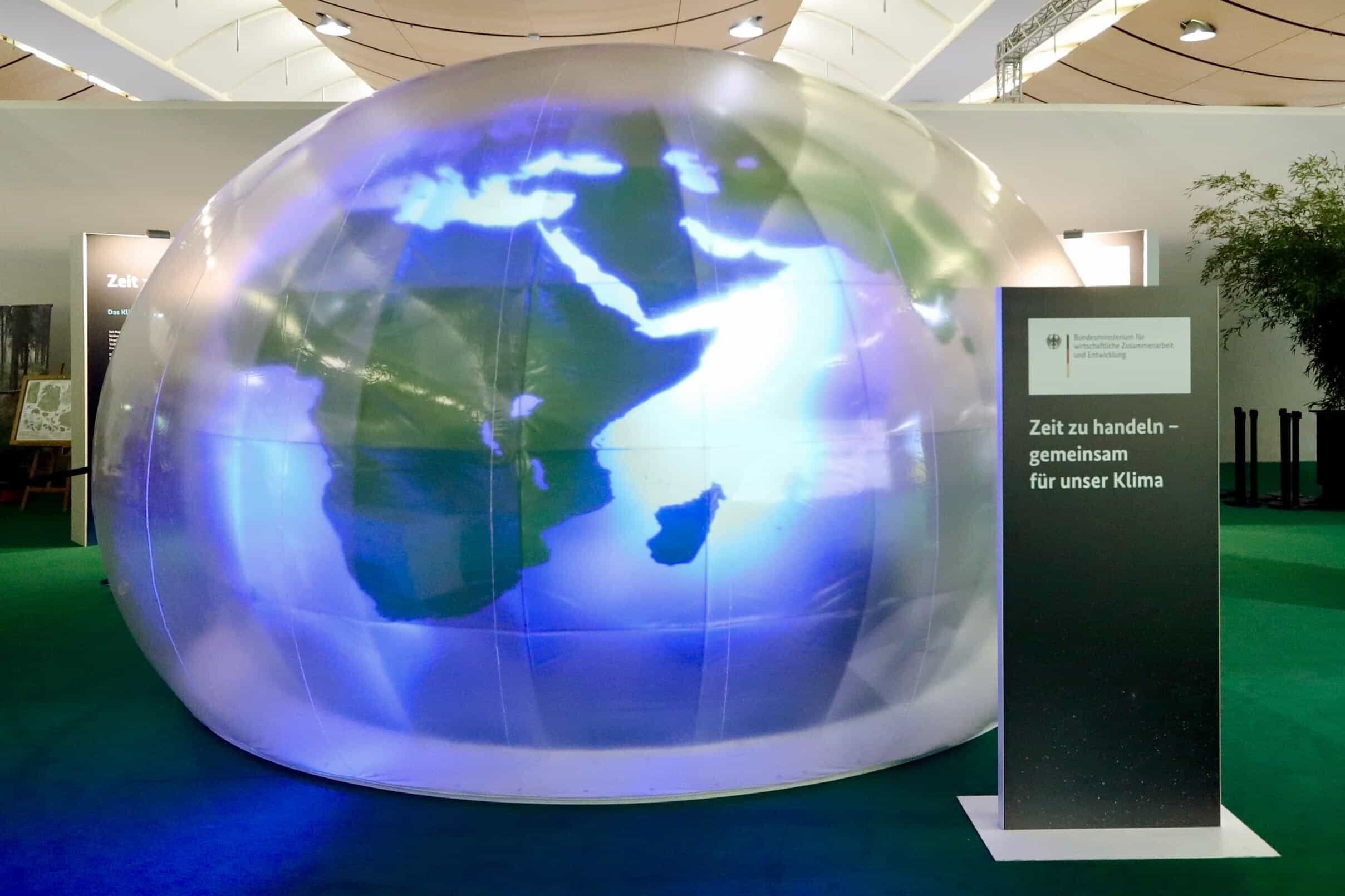 Experience climate change first-hand - in the 360-degree climate dome