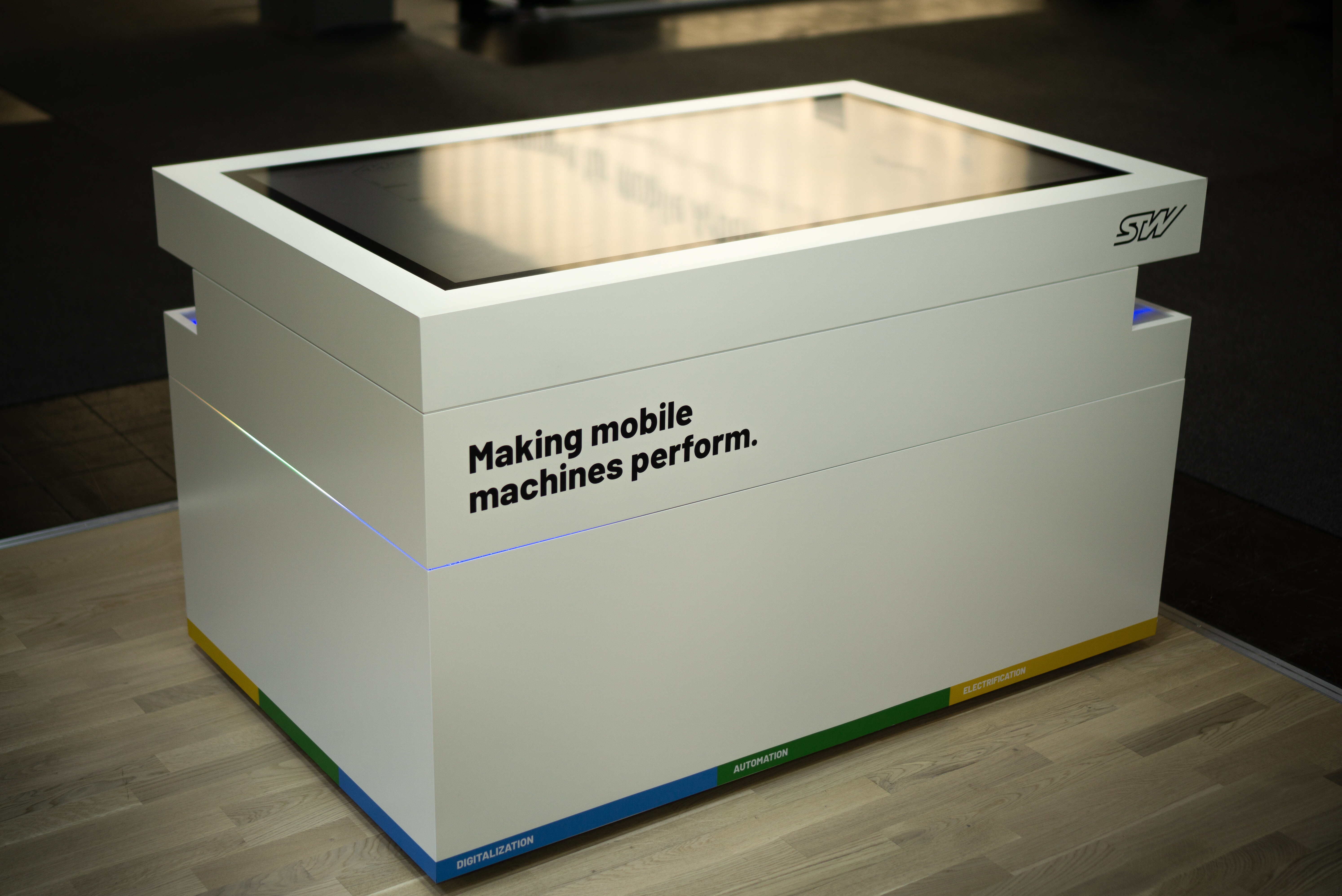 interactive sales stations in the form of multi-touch scanner tables