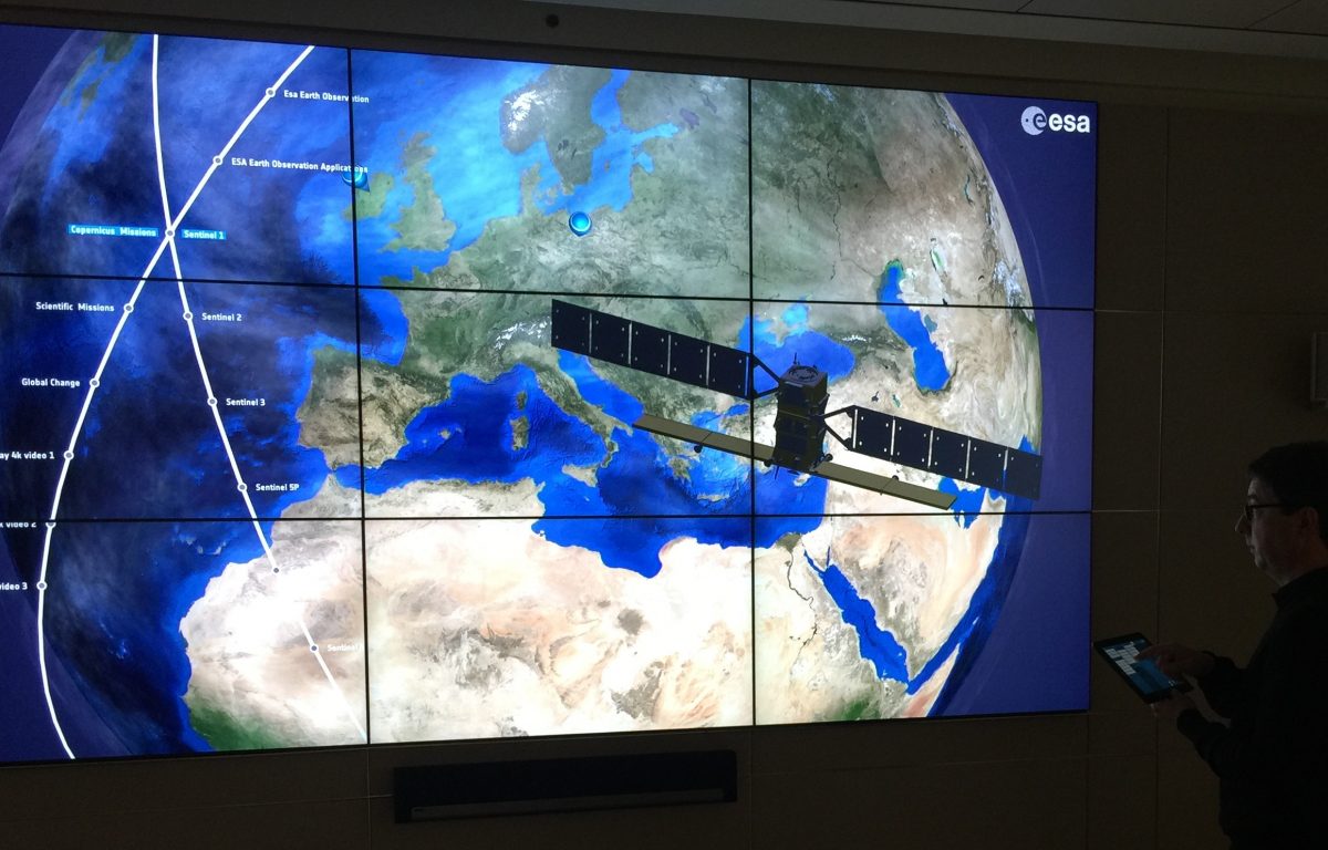 High-resolution screen wall consisting of nine monitors in the ESA showroom