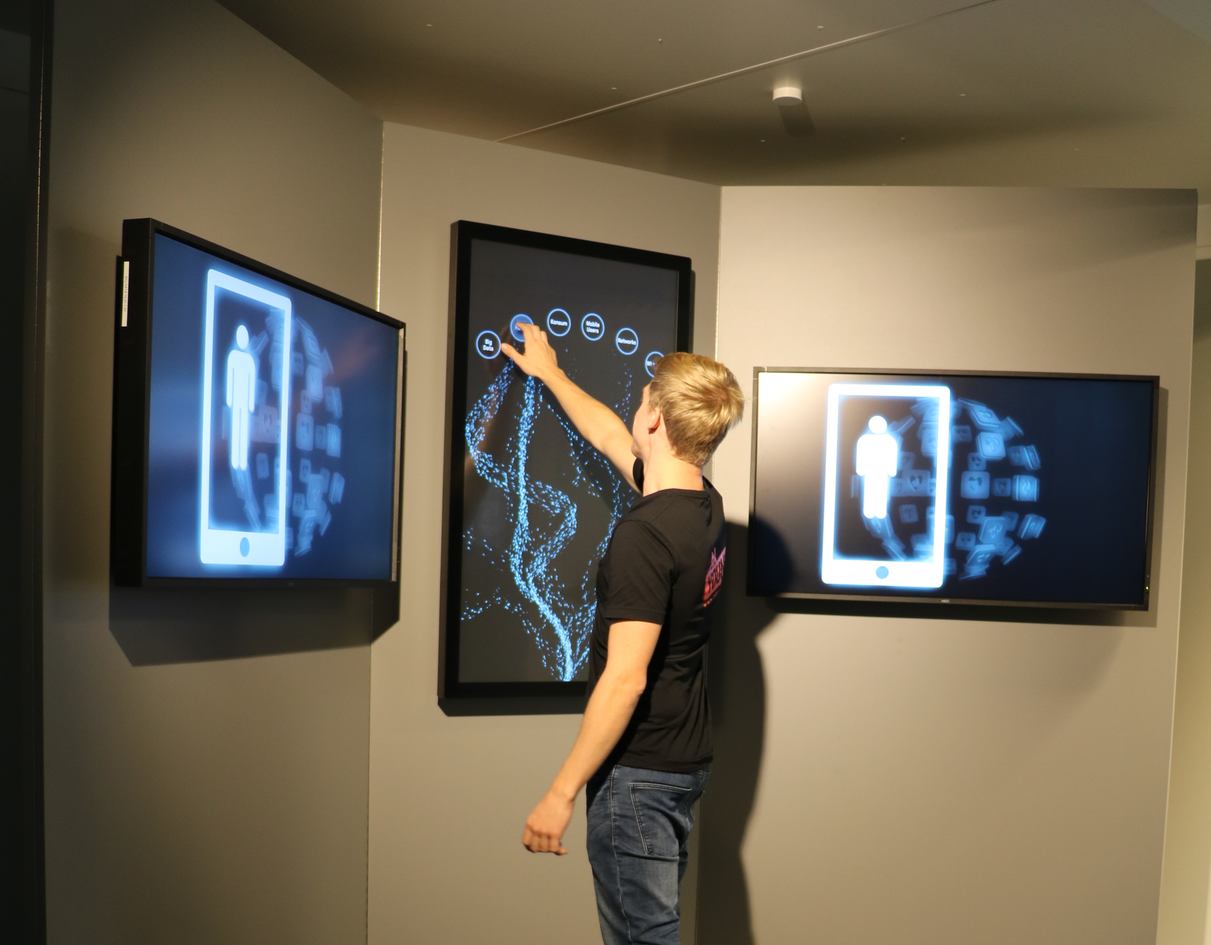 Interactive exhibition of the Vienna Chamber of Labour on digital traces and data security