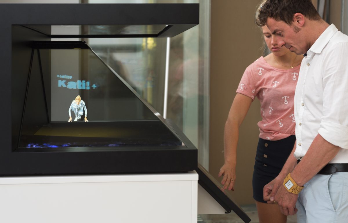 Interactive 3D hologram showcase in the Liwest store of the future