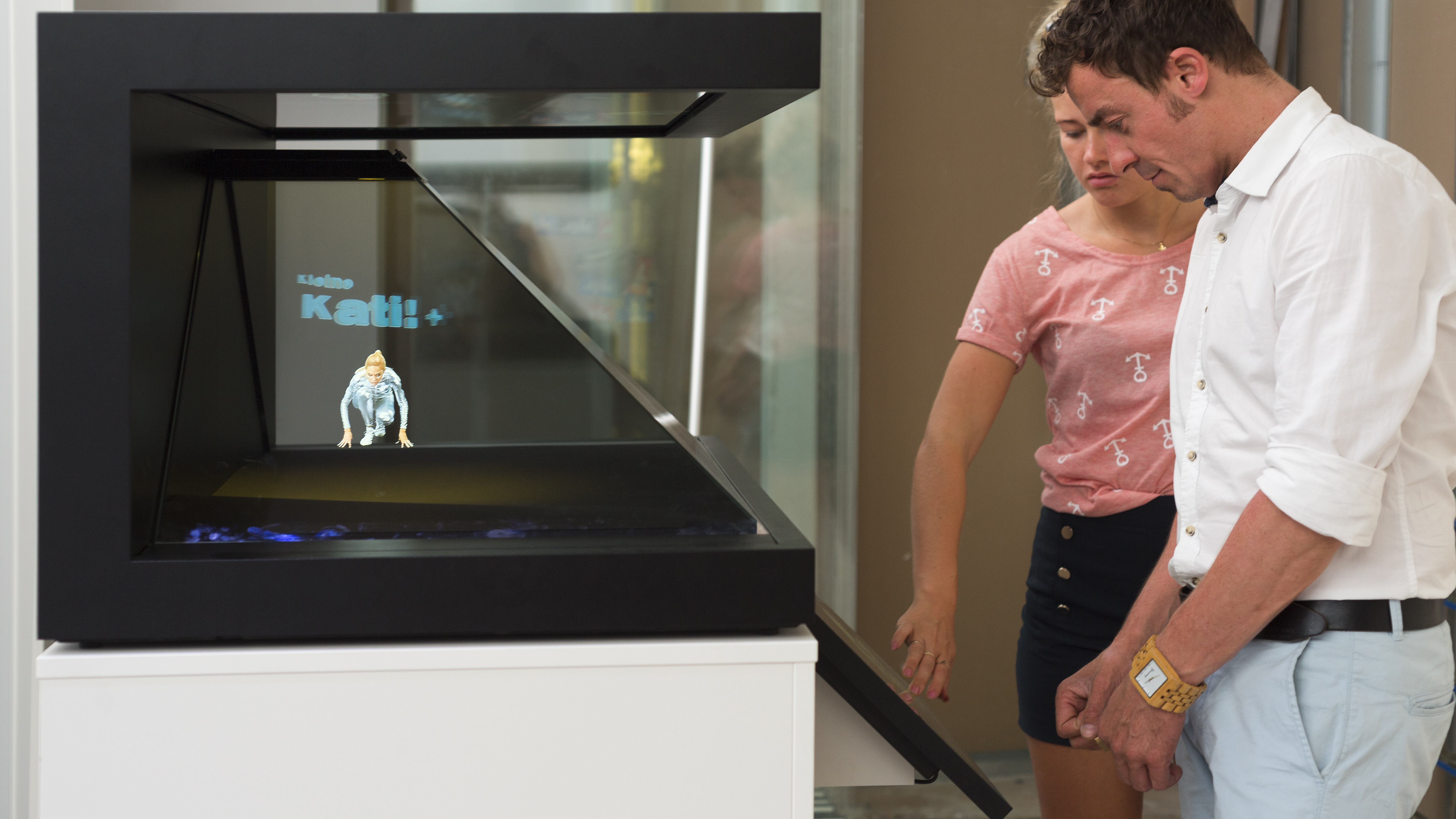 Interactive 3D hologram showcase in the Liwest store of the future