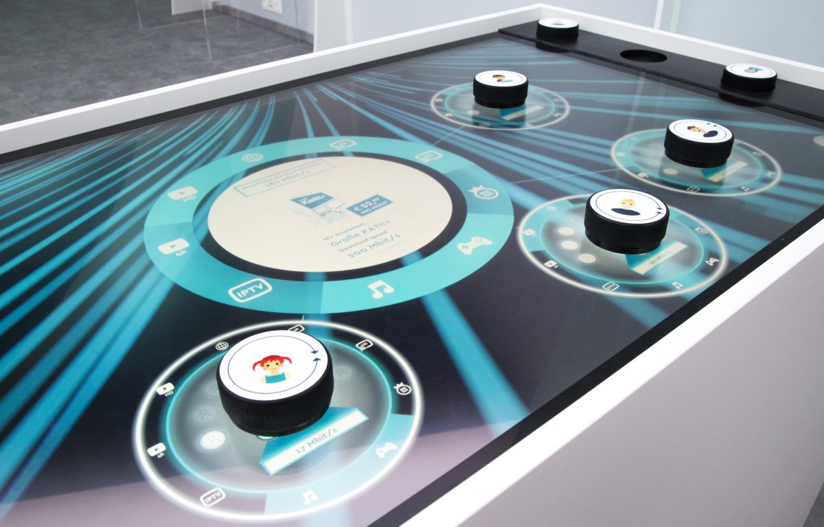 Product configuration on multitouch table with capacitive markers