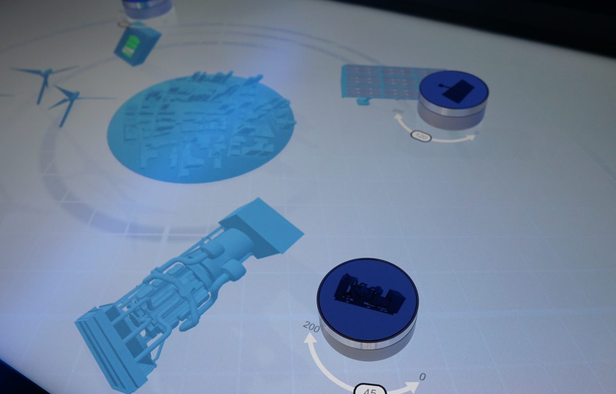 Capacitive markers on multitouch screen control the software