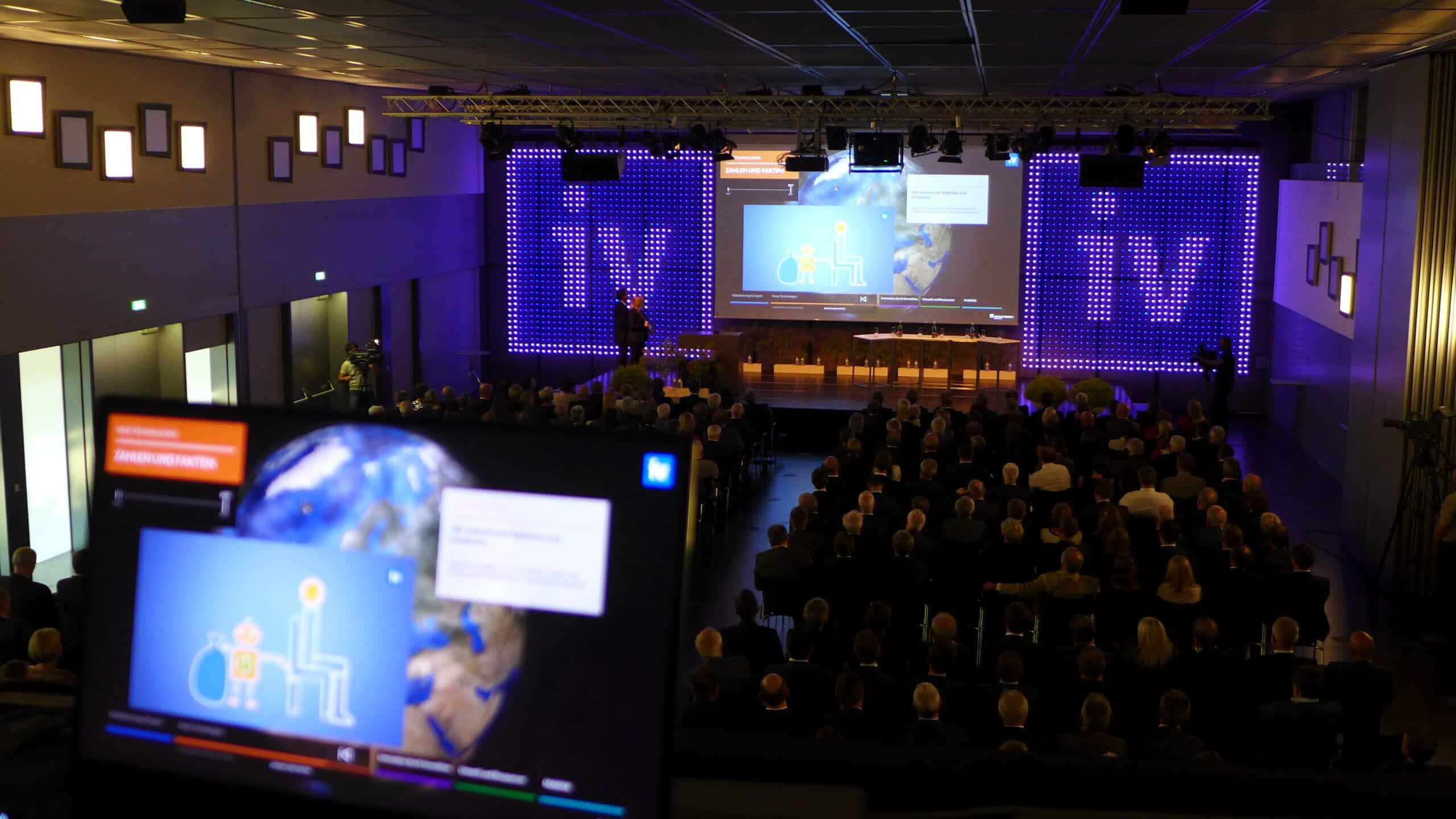 Stage show with projection of the Federation of Austrian Industry