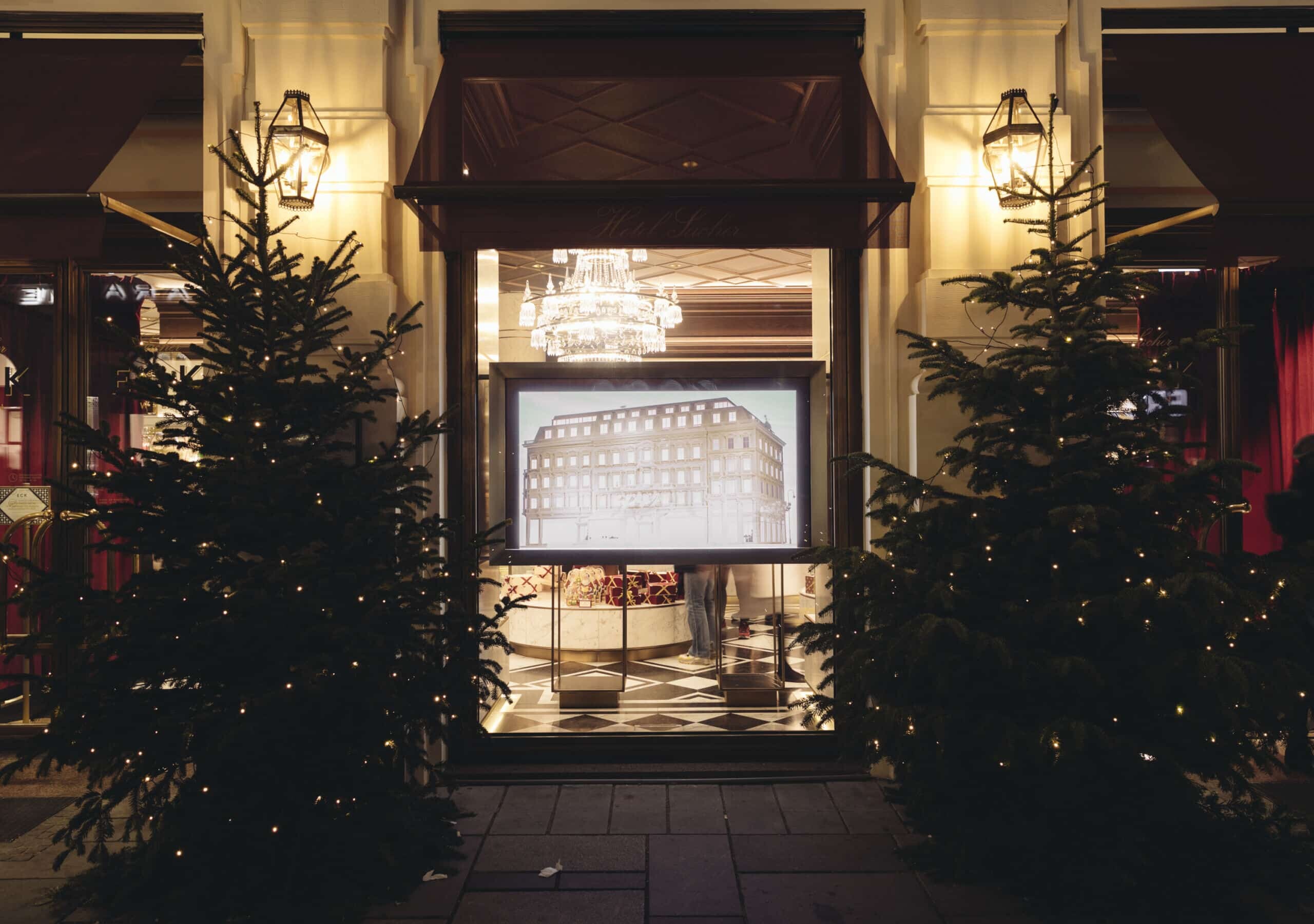 interaktiver Scherenschnitt im Hotel Sacher