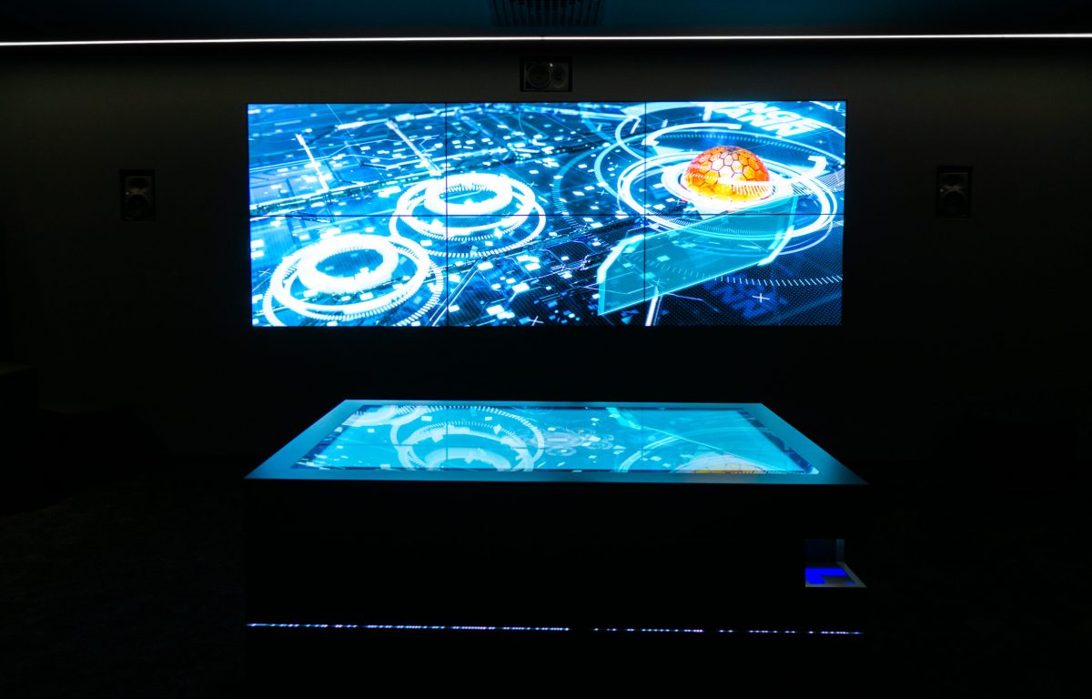 Video wall with interactive multitouch table from Garamantis