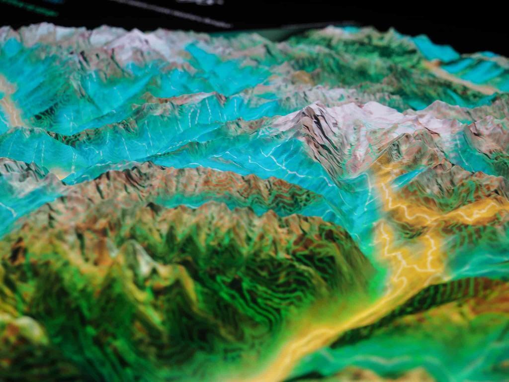 interactive projection on elevation model