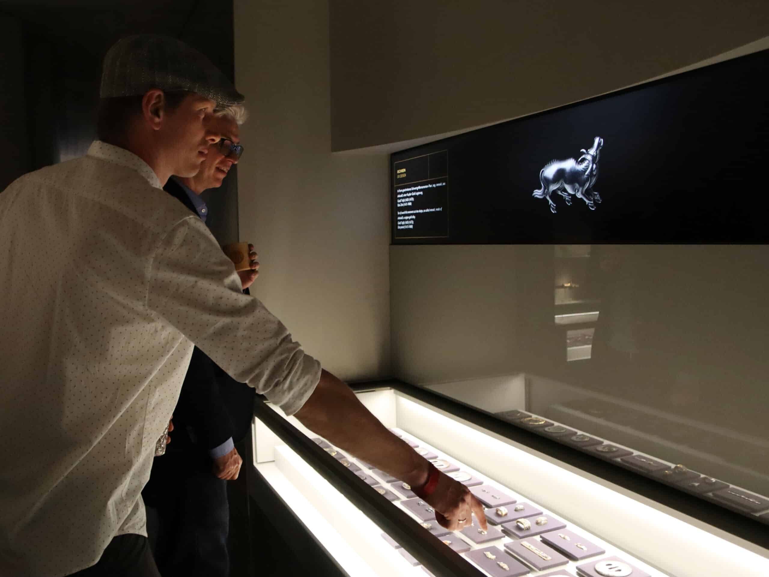 Interaktive Vitrinen und Touchscreens im Samurai Museum