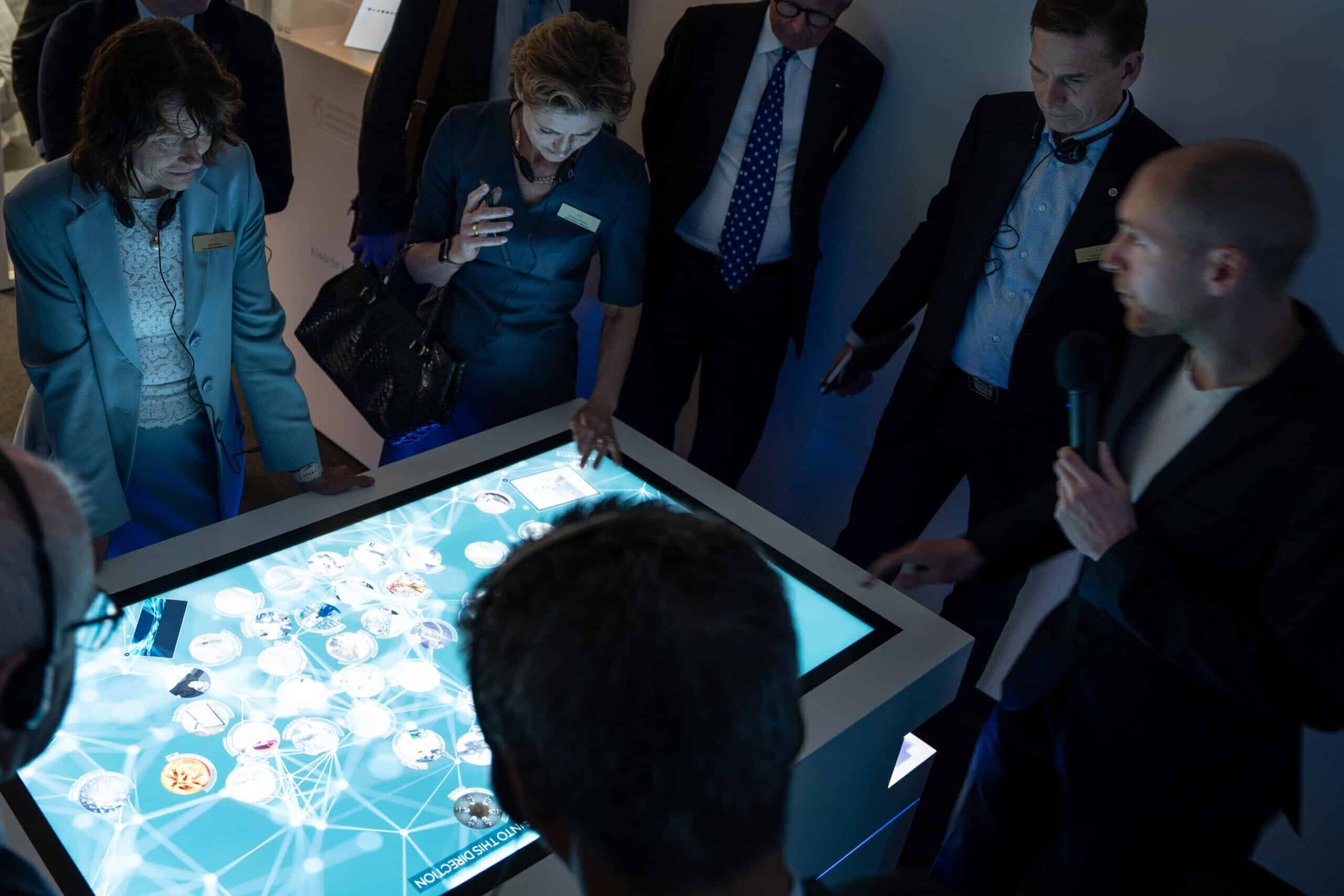 Tips for visitor guidance in showrooms - Presentation at the Multitouch Table