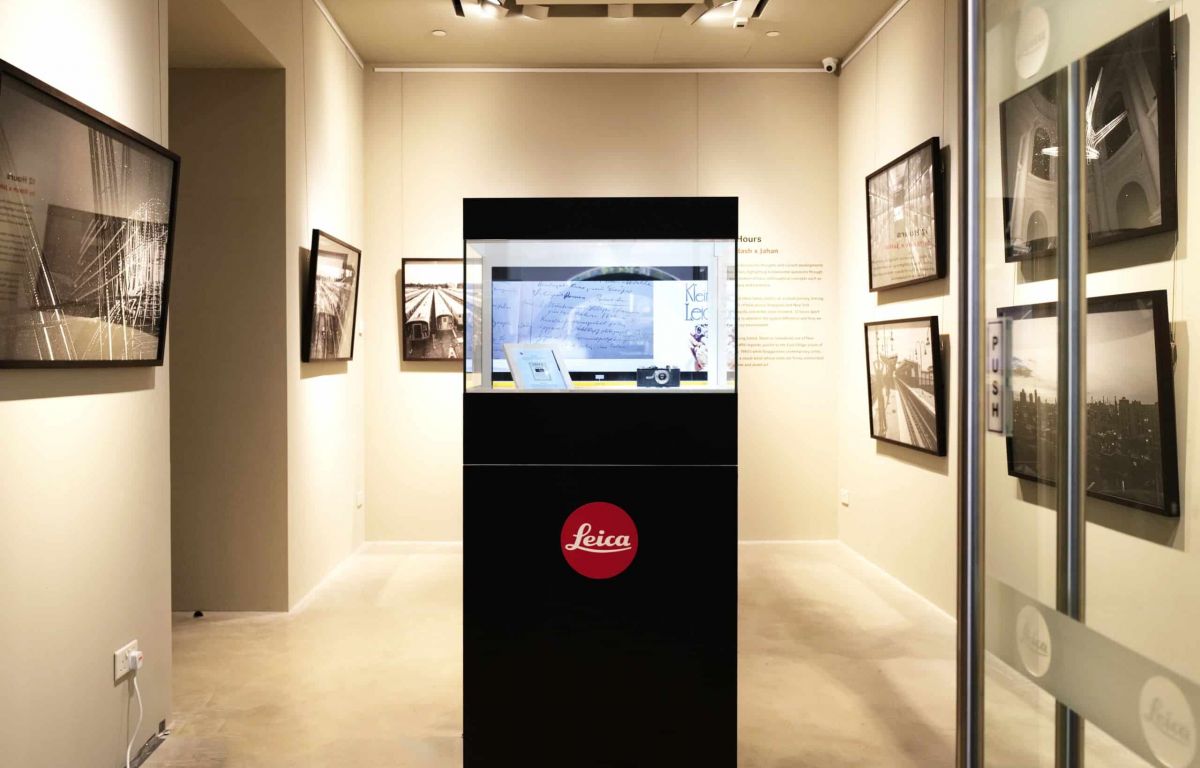 Interactive showcase for high-quality cameras from Leica