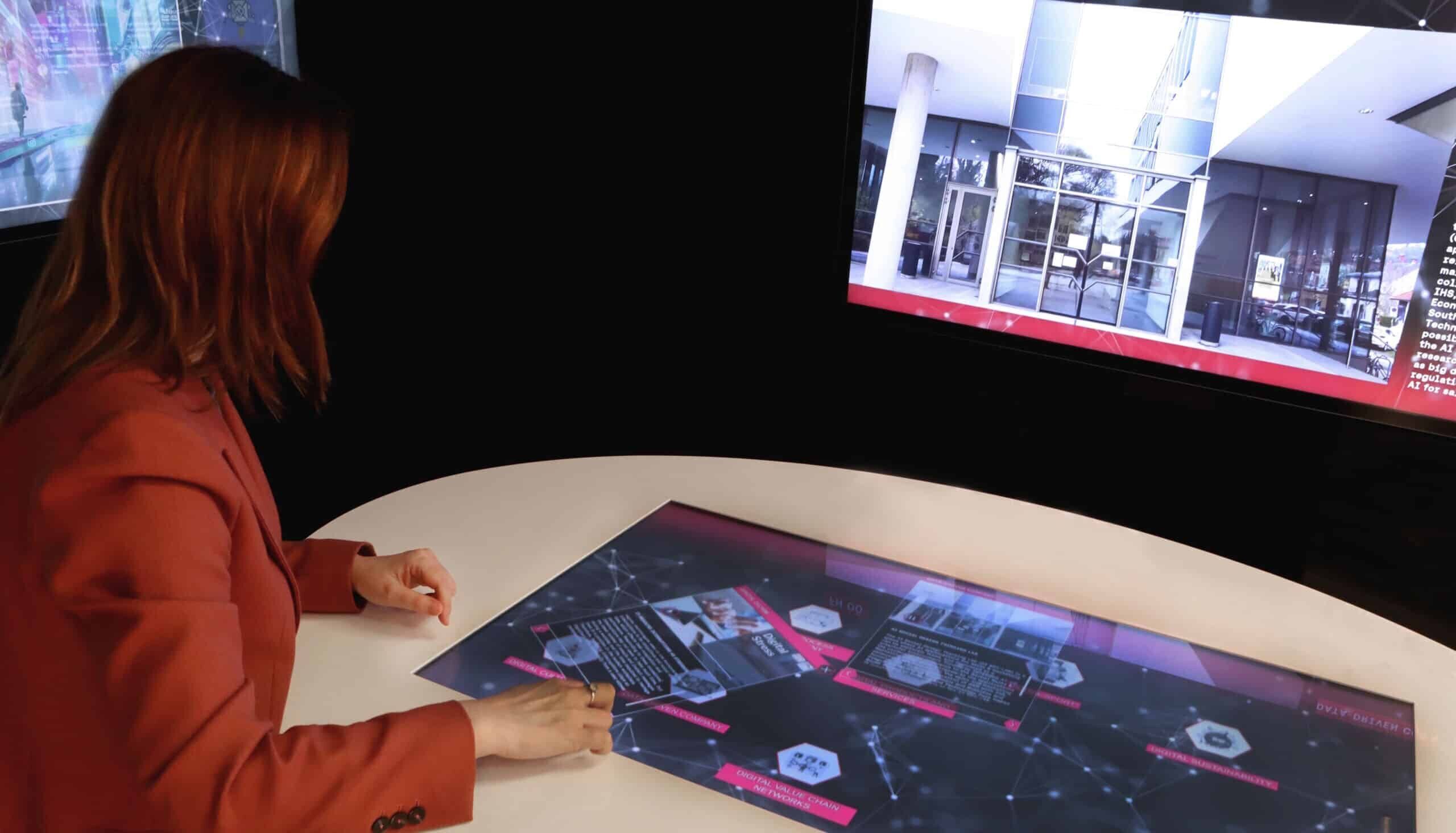 innovatives Präsentieren am Multitouch Tisch mit Screen