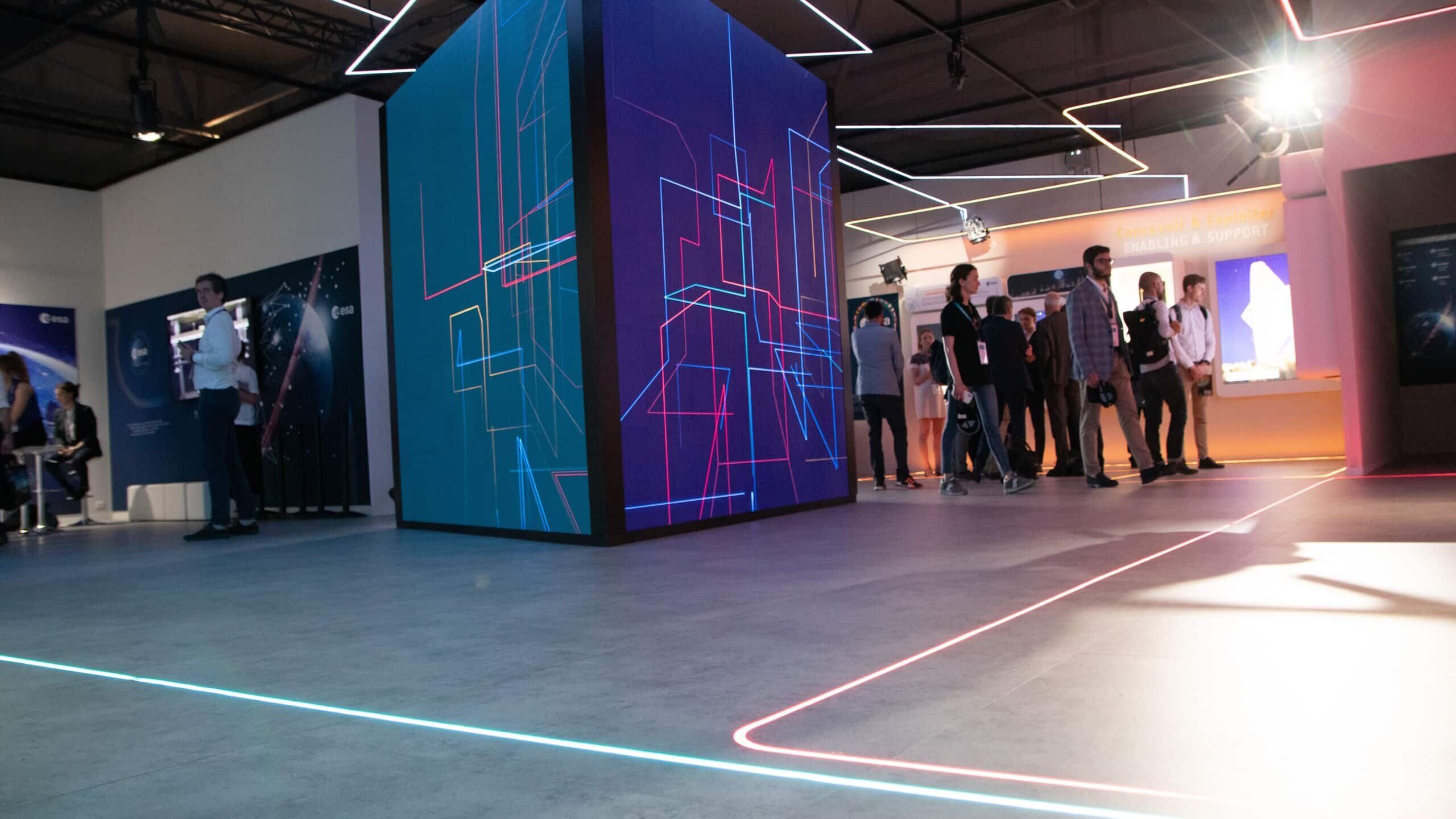 The visual centerpiece of the interactive booth was realized with large-scale LED walls