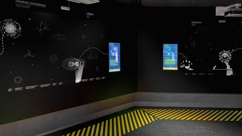Interaktive Touchwall im Space Eye Besucherzentrum