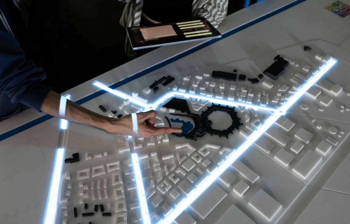 Interactive projection onto urban model