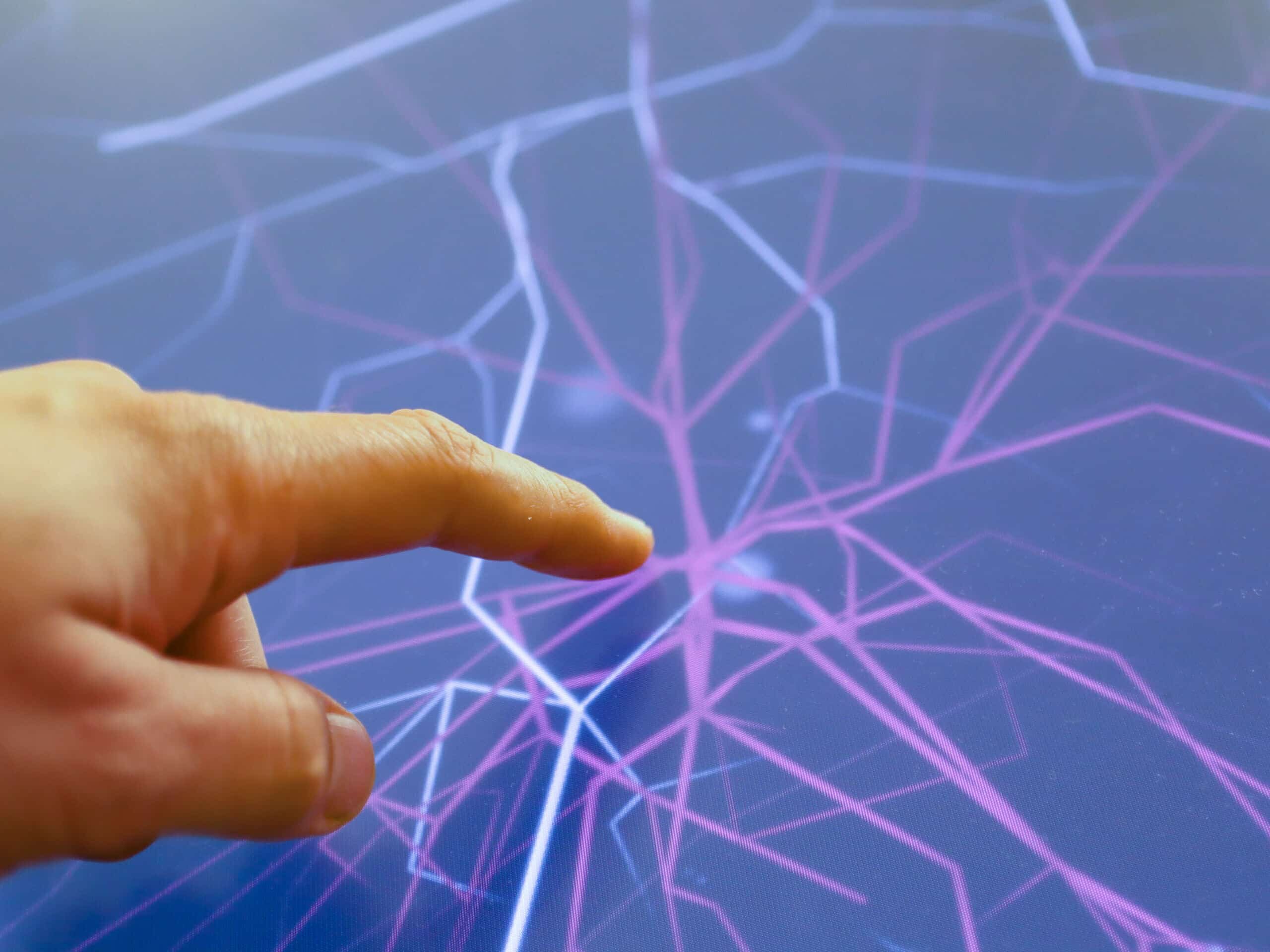 Interactive network map on multitouch screen