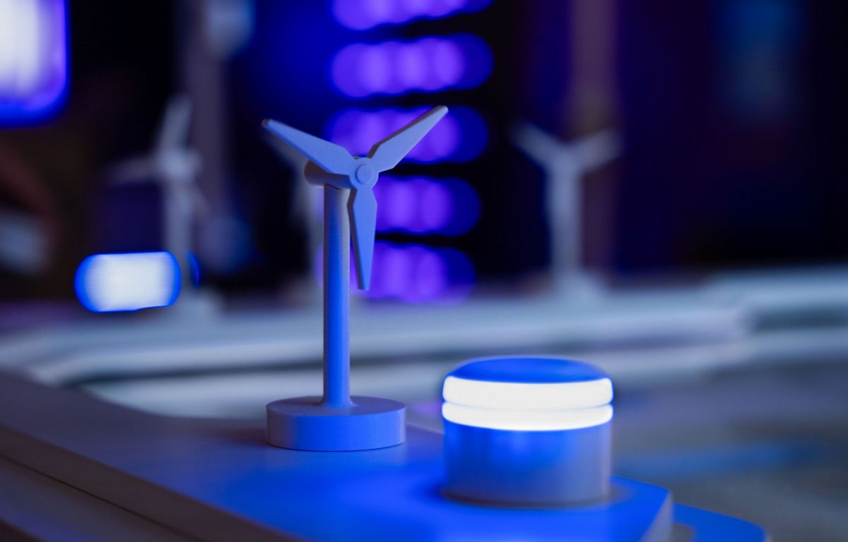 Functional object markers for multi-touch table: Wind turbine turns and energy storage lights up