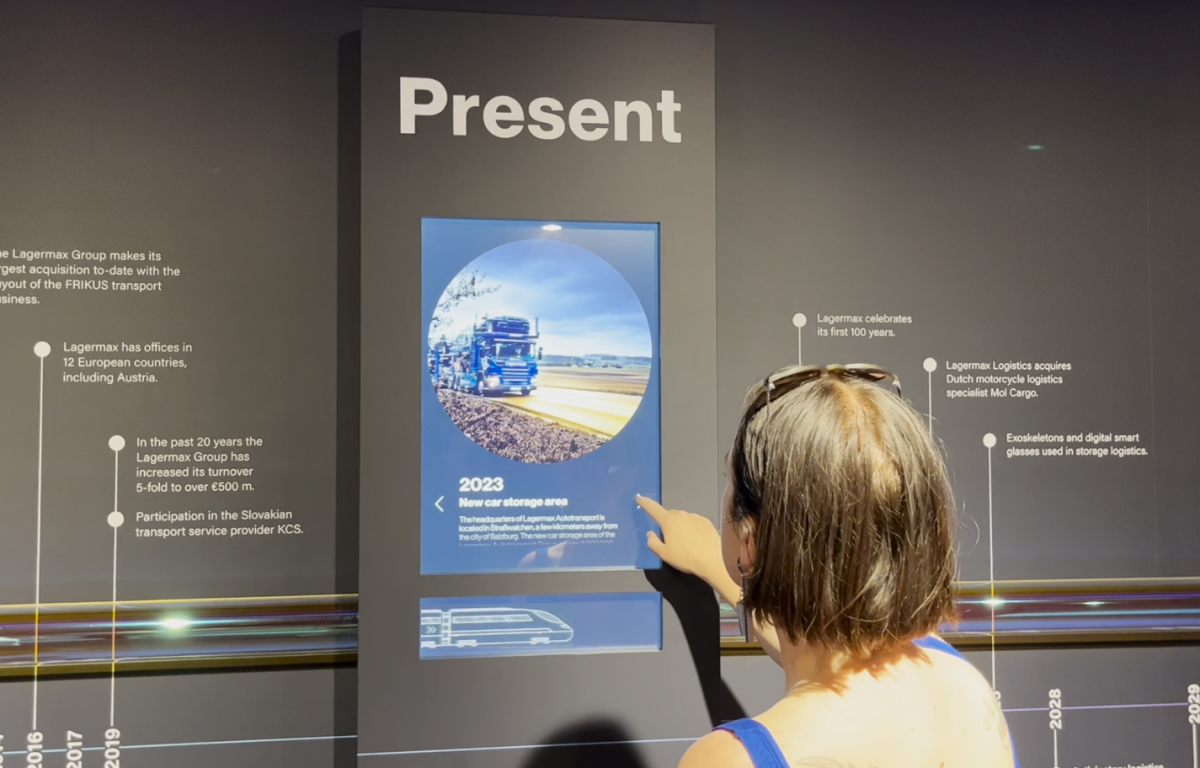 Highlight der interaktiven Ausstellung im Truck ist eine interaktive Wand