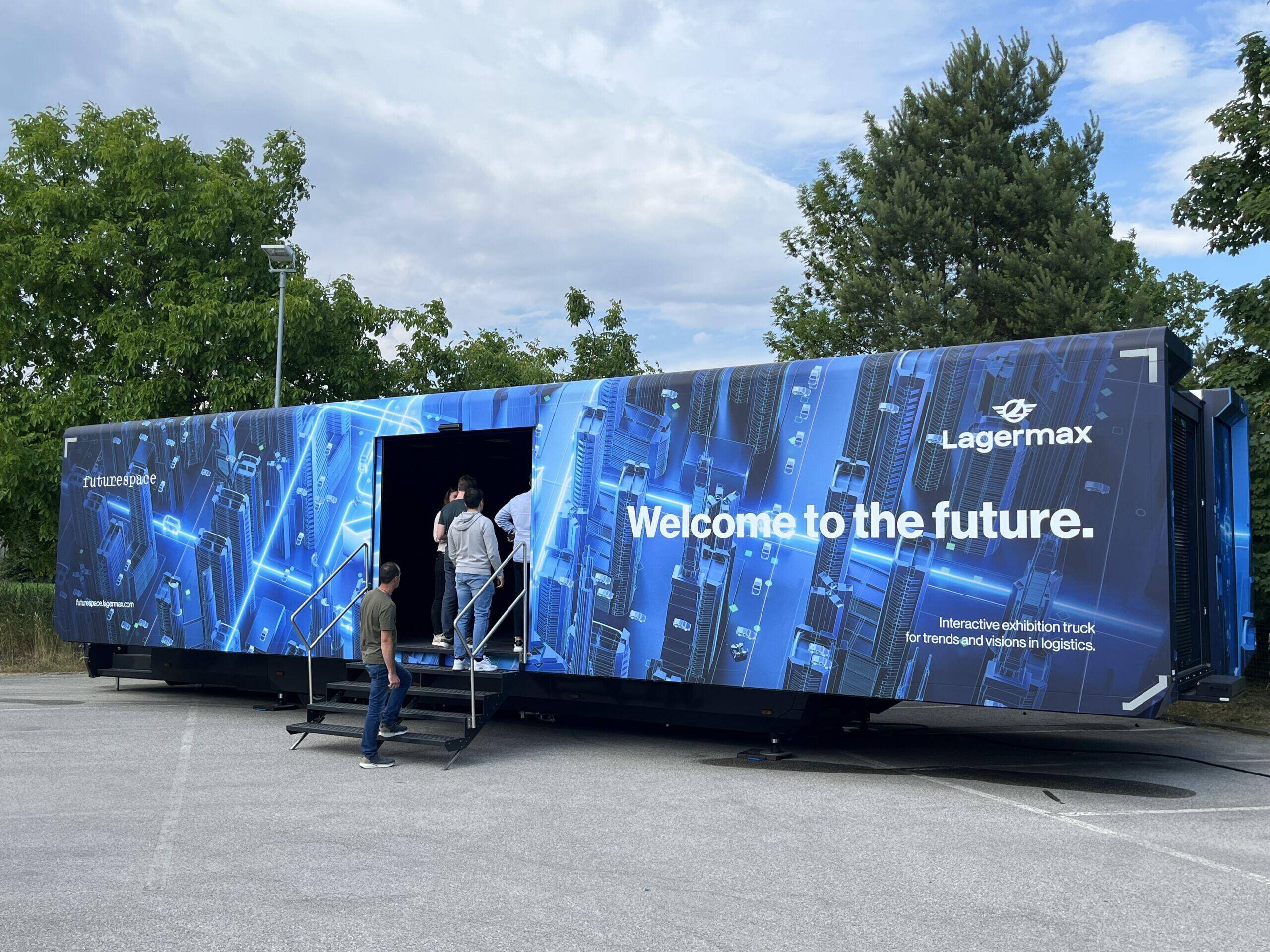 Interactive roadshow in the exhibition truck - mobile exhibition